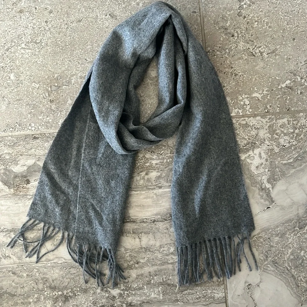 V. FRAAS Cashmere Light Grey Fringe Scarf, New w/Tag Retail $168